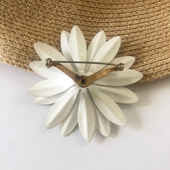 VINTAGE // 1960s Enamel White Flower Brooch - Picture 2 of 3